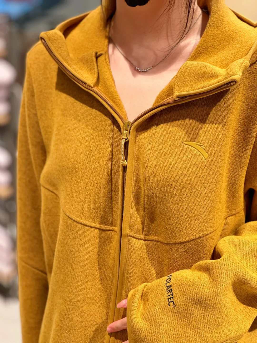 安踏P绒衣：高保暖性与超高性价比的完美结合