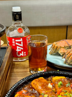 与父畅饮会稽山黄酒：冬日里的温馨时光