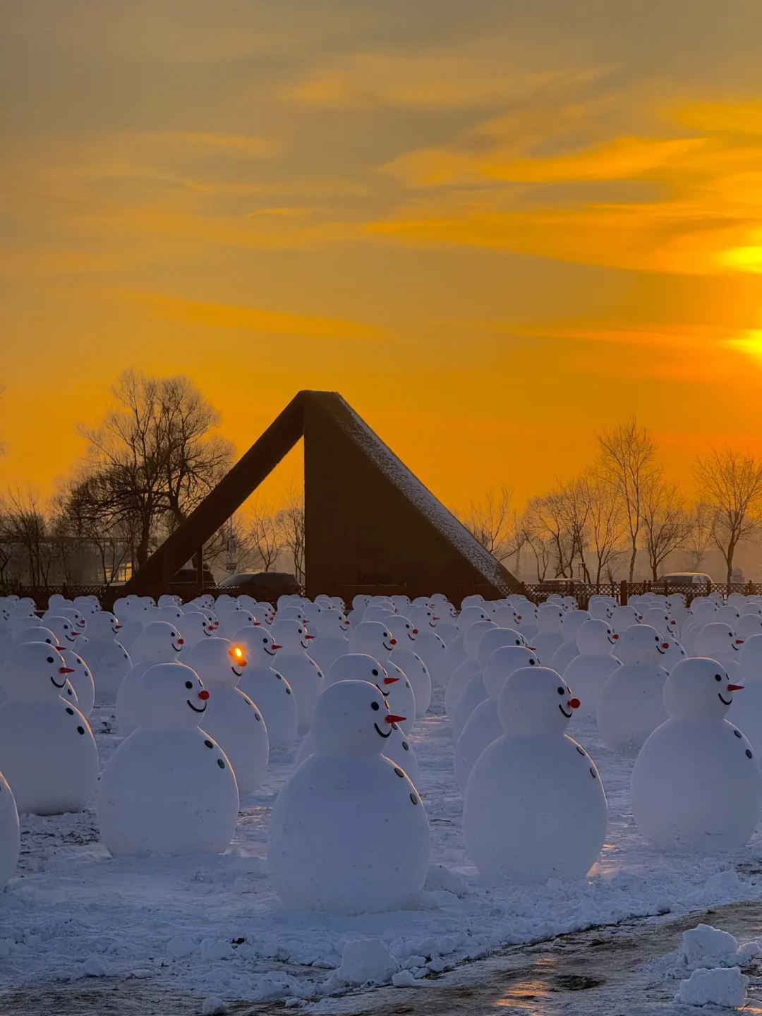 西安兵马俑与哈尔滨雪人俑:南北文化碰撞的独特魅力