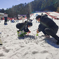 听说冬天滑雪跟温泉更配哦