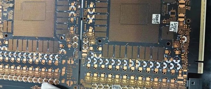 疑似英伟达RTX 5090 PCB泄露巨大的GPU封装，显存“5452”方式布局_显卡_什么值得买