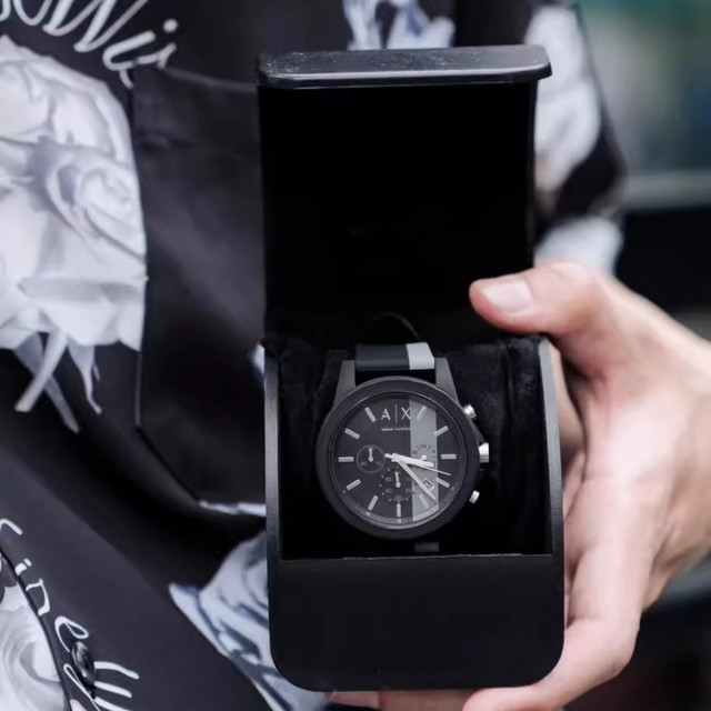 和阿玛尼一起，让每刻时光都值得铭记！