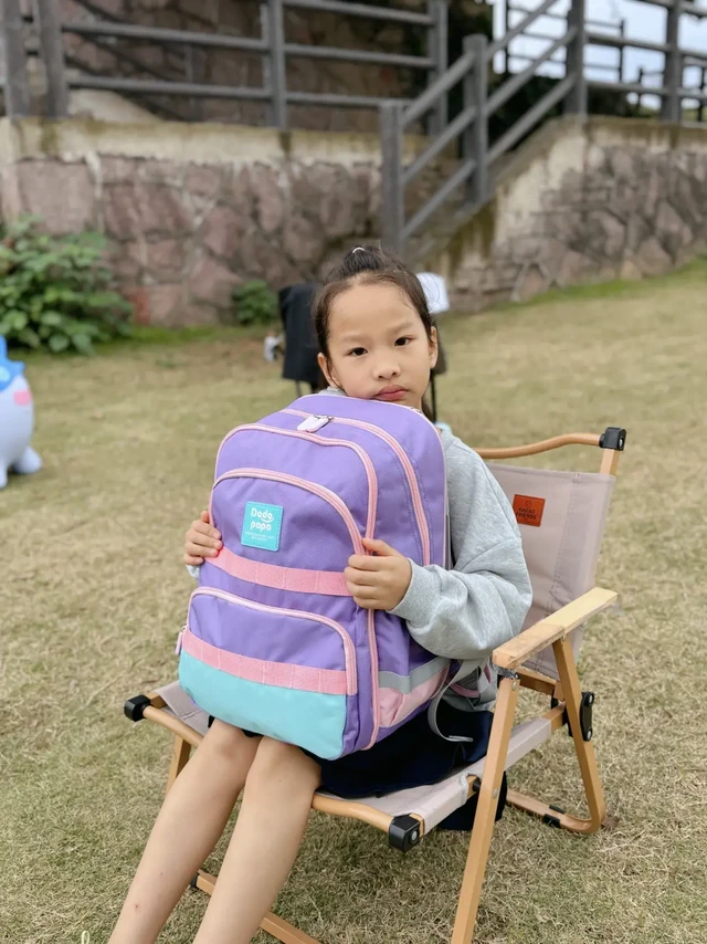 一定要给女儿准备护脊「加油包」🎒