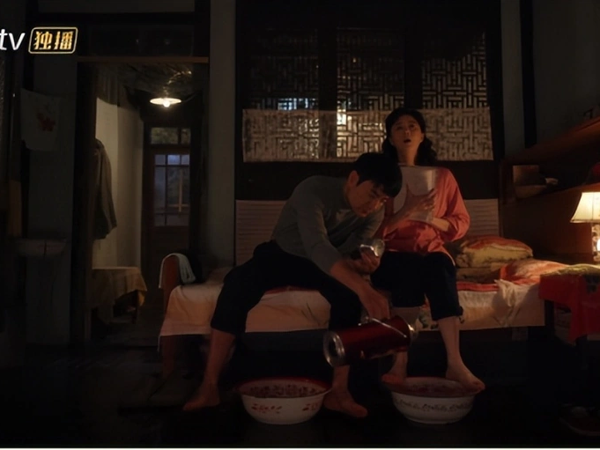 《小巷人家》:婚姻好坏,细节见分晓,一盆小小的洗脚水,竟藏着两个家庭的幸福(内附8款热销泡脚桶实测,一起提升家庭幸福指数)