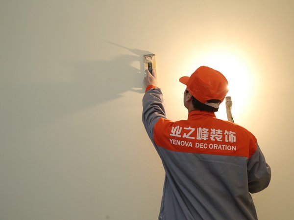 刮腻子的时候一定要订紧了～腻子里猫腻