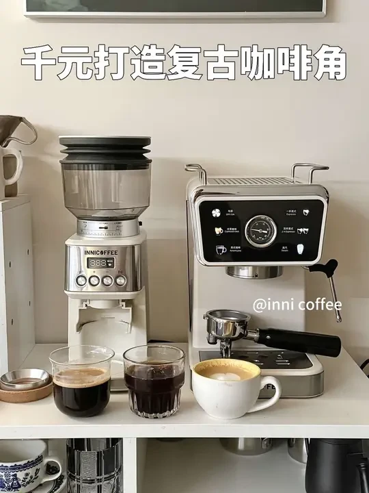 百元咖啡机也能做冷热双萃，性价比太高了！ 
这个千元出头的磨豆机和咖啡机组合
太适合作为礼物送给爱喝咖啡的朋友了
简直是新手小白的低预算入门首选
咖啡出品没毛病，配件齐全、功能强大
想要花小钱打造一个