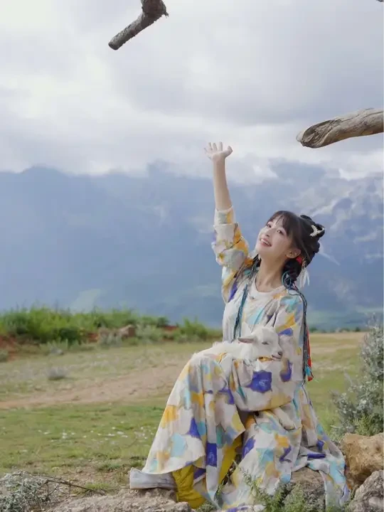 新品圆领袍来啦#汉服 #出游穿搭 #花朝记