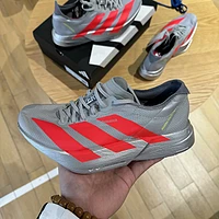 Adizero Adios Pro 4箱根配色：碳柱科技与LSP泡棉的完美结合