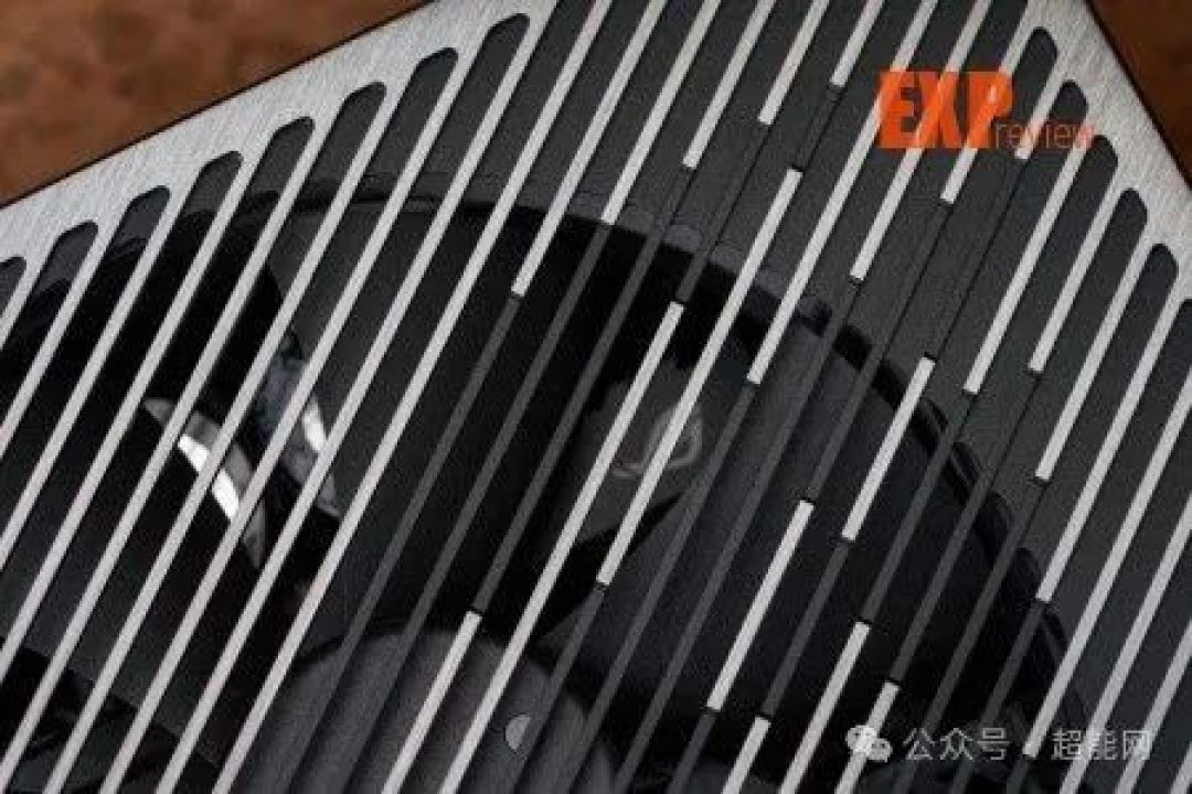 ROG THOR雷神III 1200W电源图赏:利用设计巧思让外观高级感再进一步
