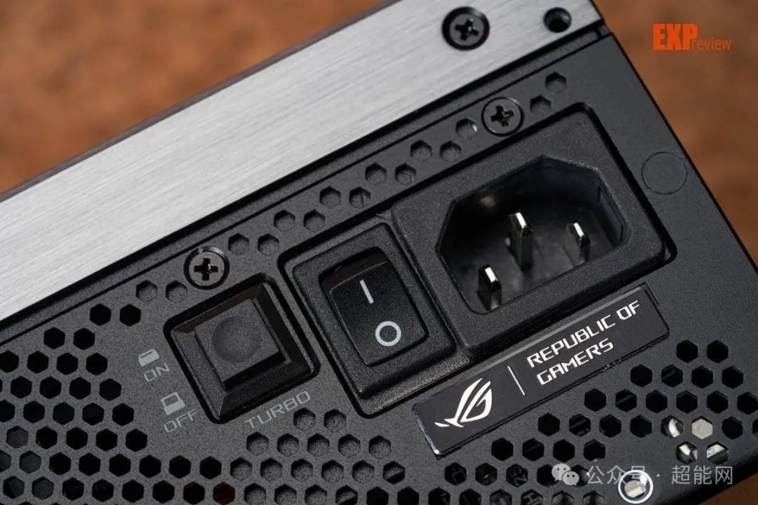 ROG THOR雷神III 1200W电源图赏:利用设计巧思让外观高级感再进一步
