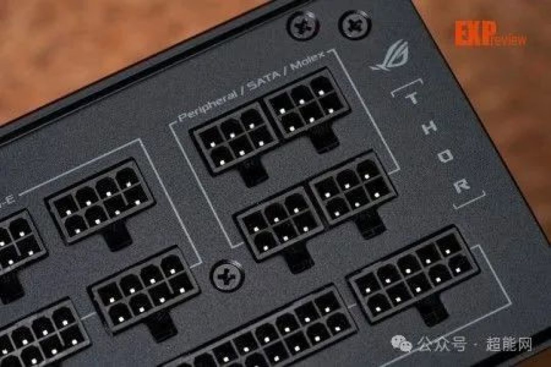 ROG THOR雷神III 1200W电源图赏:利用设计巧思让外观高级感再进一步