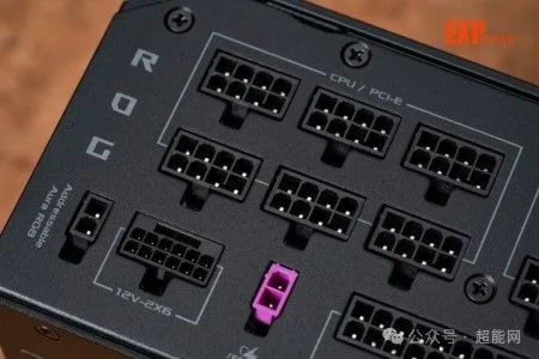 ROG THOR雷神III 1200W电源图赏:利用设计巧思让外观高级感再进一步