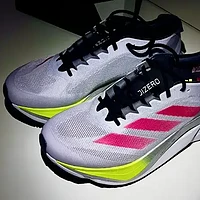 Adizero Boston 12箱根限定版：设计与性能全方位解析