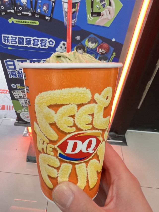 8元买了一大杯DQ冰淇淋