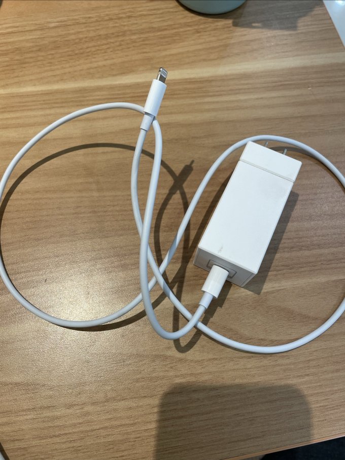 固质优品充电器