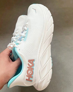 很清新的配色￤HOKA ONE ONE ARAHI 7