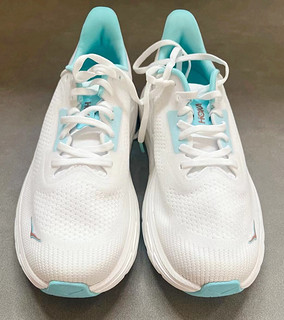 很清新的配色￤HOKA ONE ONE ARAHI 7