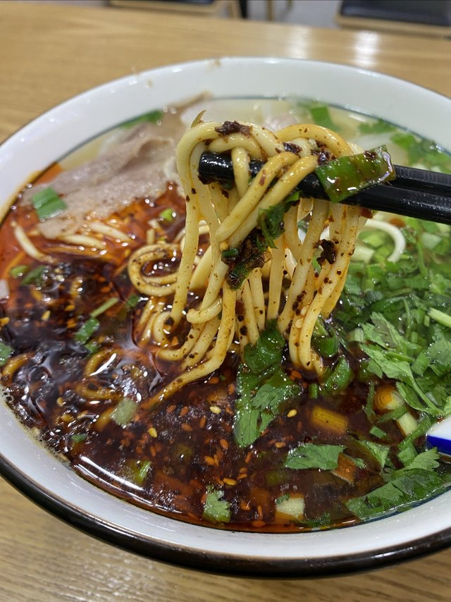 深圳打工餐饮有多卷，再来一份12元的牛肉拉面。