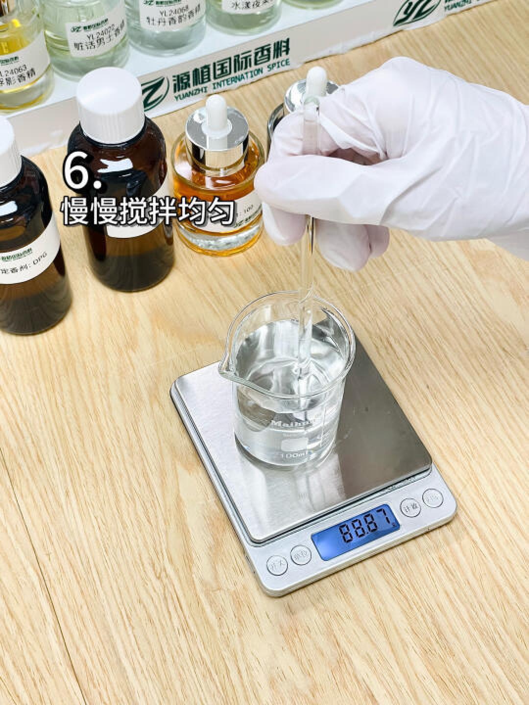 DIY香水调制：揭秘香精浓度的诀窍与操作指南