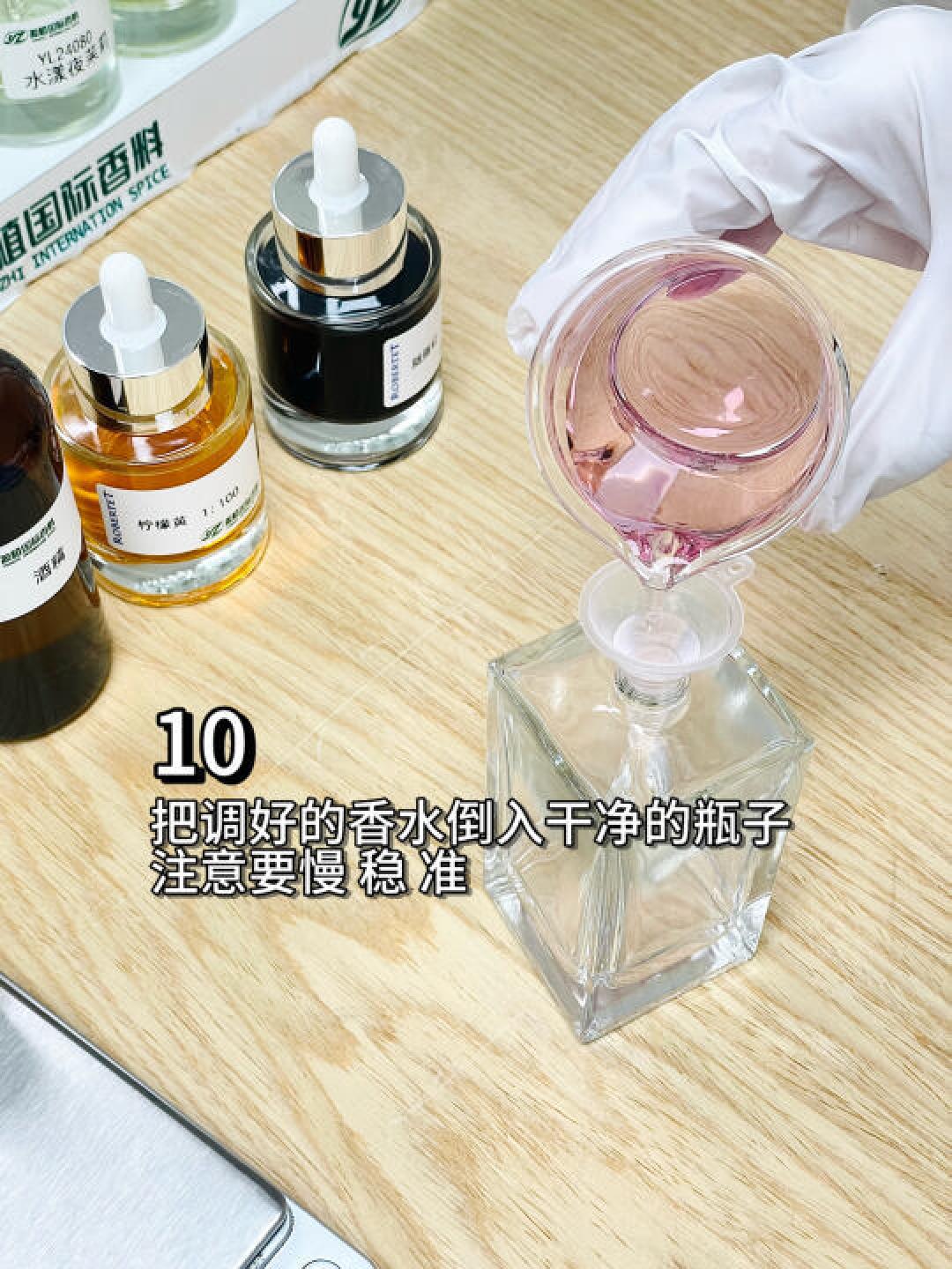 DIY香水调制：揭秘香精浓度的诀窍与操作指南