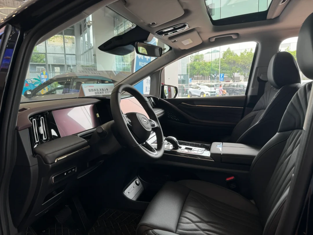 2024款传祺M8全面解析：多元配置与亲民价格的最佳MPV选择