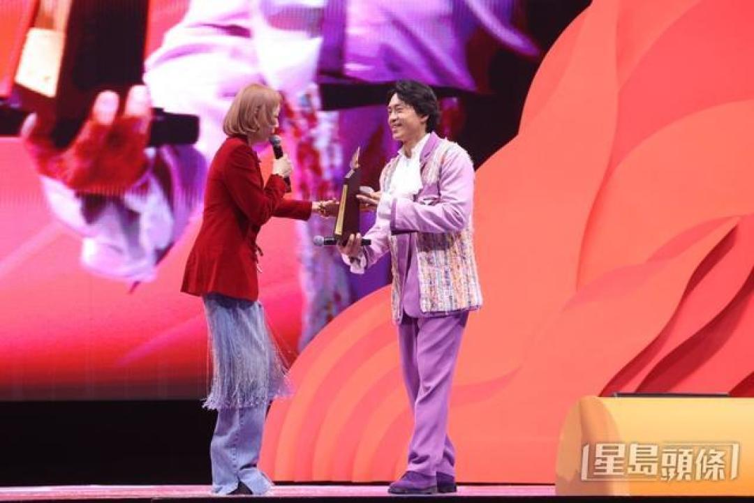 2024年度叱咤乐坛颁奖礼：郑秀文姜涛夺人气大奖，MIRROR组合再创辉煌