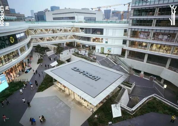 「公园式商业」频繁上新，商场的户外场景「卷」疯了！