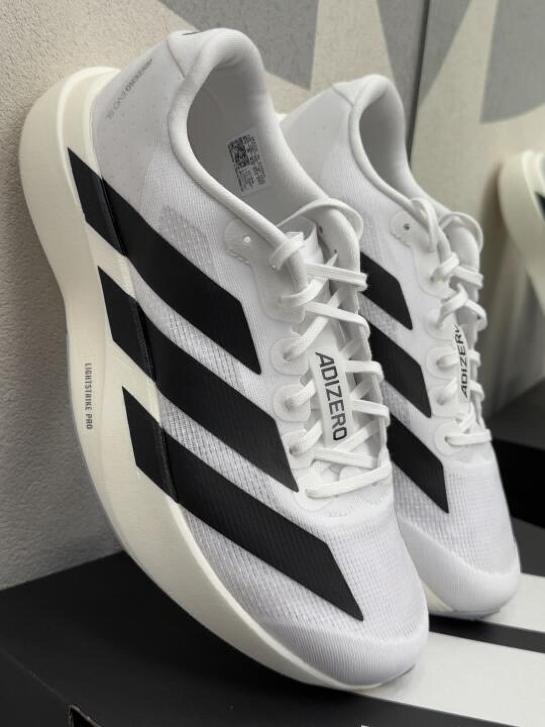 Adidas Adizero Evo SL:轻盈与缓震并存的2024年度跑鞋之选