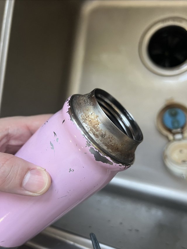 丈母娘的保温杯从开始用就没洗过一次，都包老浆了，帮她洗一下