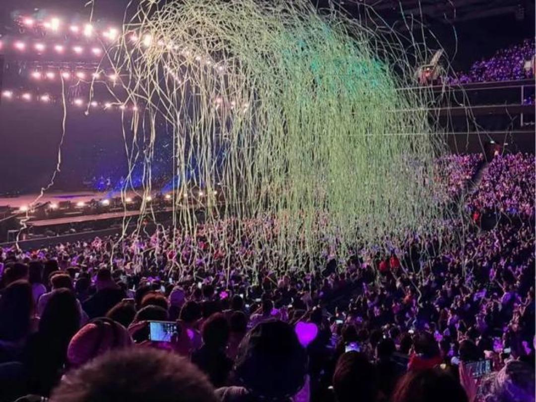 周杰伦迪拜演唱会爆满 创票房记录引全球粉丝热潮