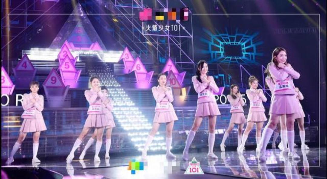 火箭少女101星光大赏重聚演出,粉丝泪洒现场再唱《Light》