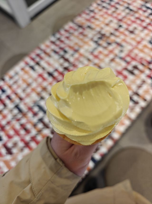 开封菜金凤梨口味甜筒