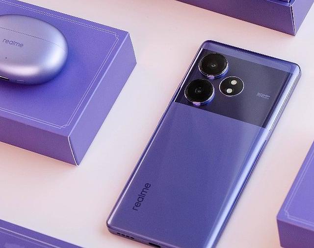 “大卷王”，5500mAh+120W秒充+6000nit无双屏+骁龙8sGen3芯