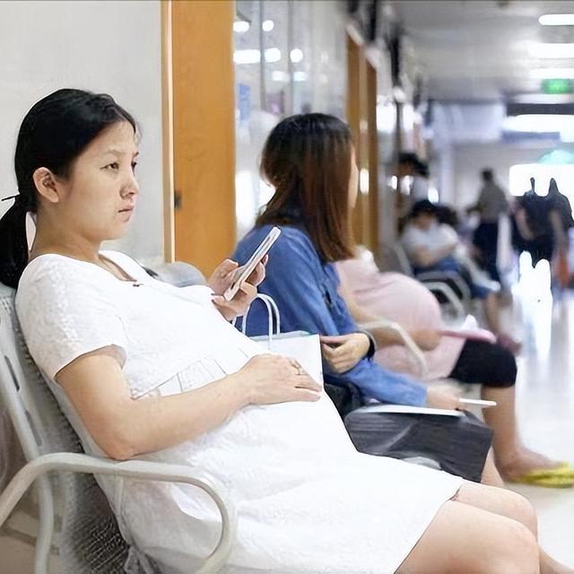胎儿脐带绕颈6圈遇险情，多亏妈妈机智，孕期这件事千万别偷懒！