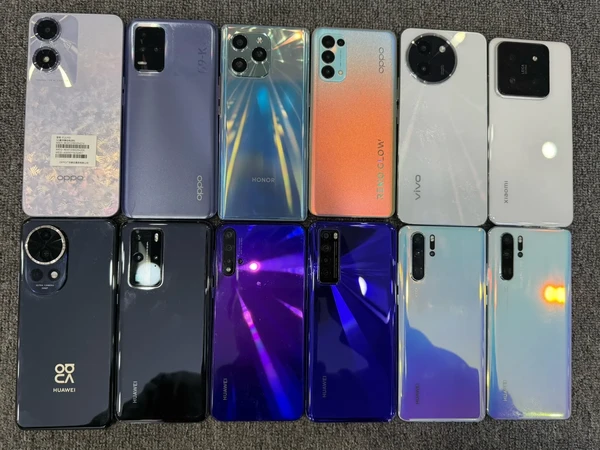 安卓机二手集合。安卓机集合，几百块到几千
从左到右依次是
OPPO A2M，6+128G
OPPO K9X，8+128G
荣耀60se，12+256
VivoY200i  12+256
小米14pro
