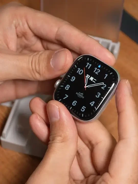 #applewatch 要不要贴膜呢？
#蓝猩手表膜 #苹果手表 #iwatch
