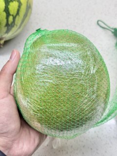 看上去很酸，第一次买这种泰国金柚