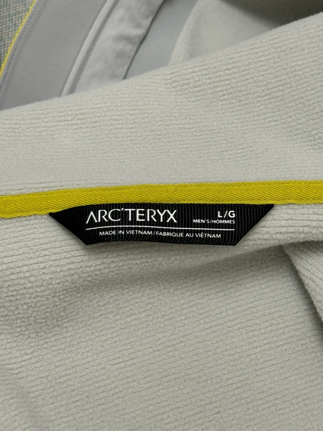 始祖鸟Gamma MX vs x-bionic风盾：城市通勤软壳外套对比解析
