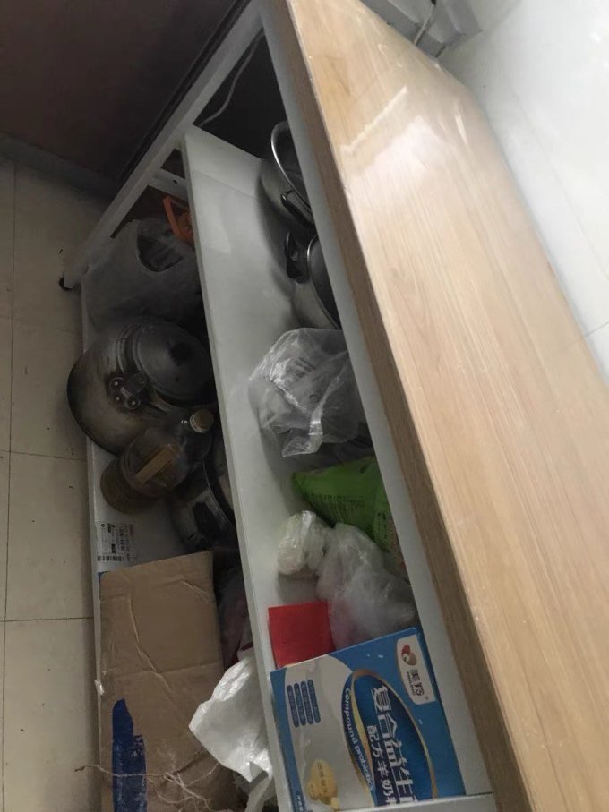 锦需客厅置物架