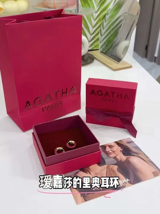 一眼就爱上的绝美耳式，这个安可拉红耳环真的让我心动一万次#AGATHA里奥耳环#瑷嘉莎#耳饰
．