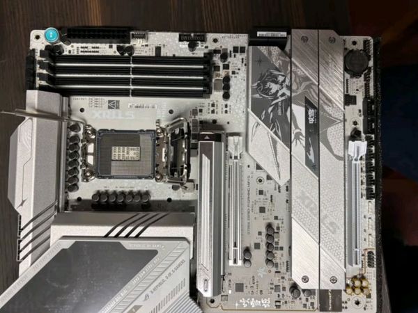 ROG STRIX B760-G GAMING WIFI S小吹雪S主板电竞美学与性能并重