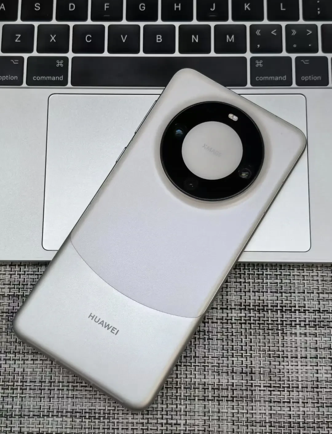 华为Mate60 Pro：独特设计、强劲性能与创新功能详解