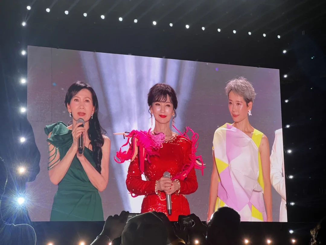 《新白娘子传奇》剧组北京台春晚再聚首：30年情怀再现
