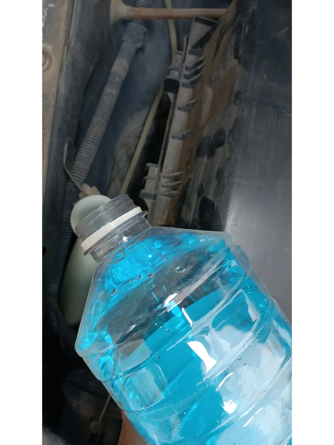 选购防冻玻璃水的必备指南:冬季用车更安全