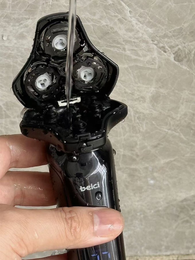 蓓慈电动剃须刀