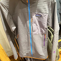 Patagonia R1与R2系列：不同气候环境下的最佳穿搭指南