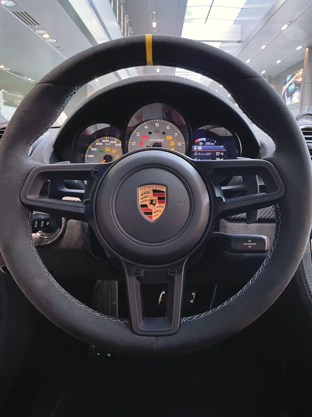 极地灰保时捷718 GT4 RS:顶级配置与性能解析