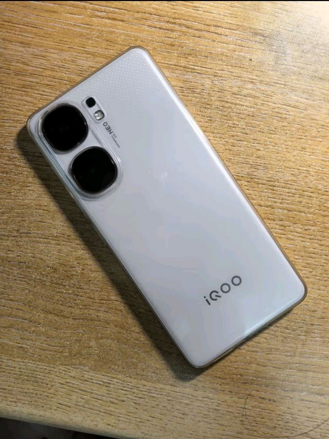 1800元就可以入手双芯手机，vivo iQOO Neo9S Pro挺适合学生用