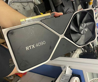 RTX5090同样具有烧接口的风险，大家一定要谨慎入手！