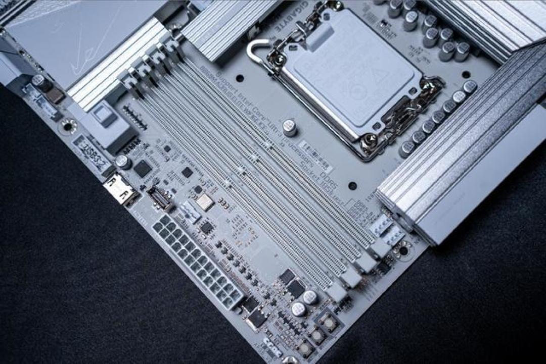 技嘉B860M AORUS ELITE WIFI6E主板详解：高性能小板的不二之选